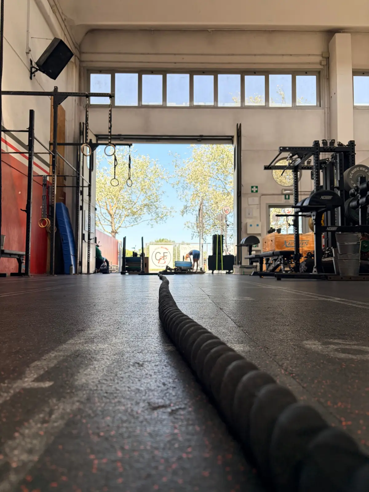 Battle rope e area interna di CrossFit Bellaria